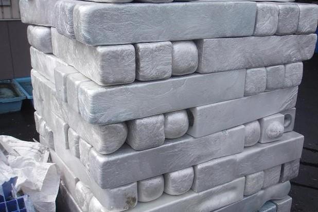 “切諾基國(guó)家森林河清理系列”中的泡沫塑料回收-EPS壓實(shí)機(jī)